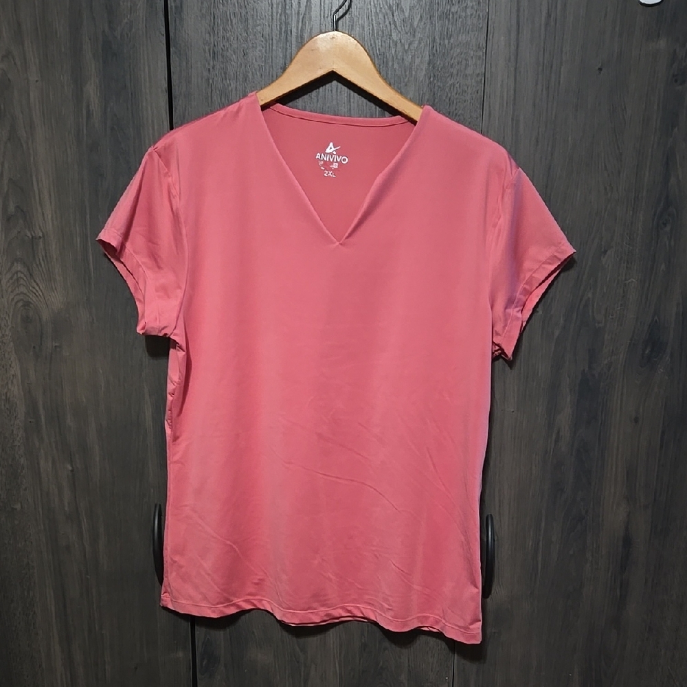 AniVivo Women's V-Neck Top